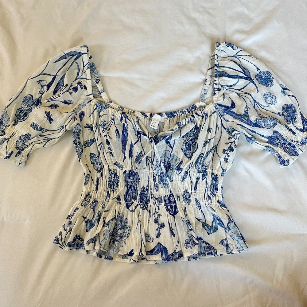 H&M blue patterned blouse - size small